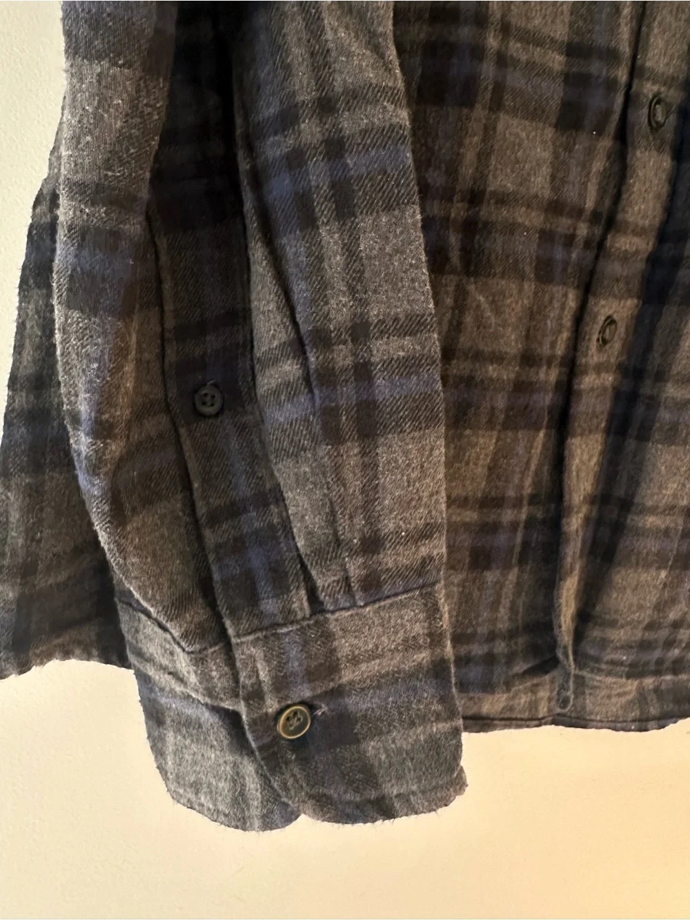 J.Crew Men’s Large Plaid Flannel Shirt in Navy & Grey Button Down. 100% cotton